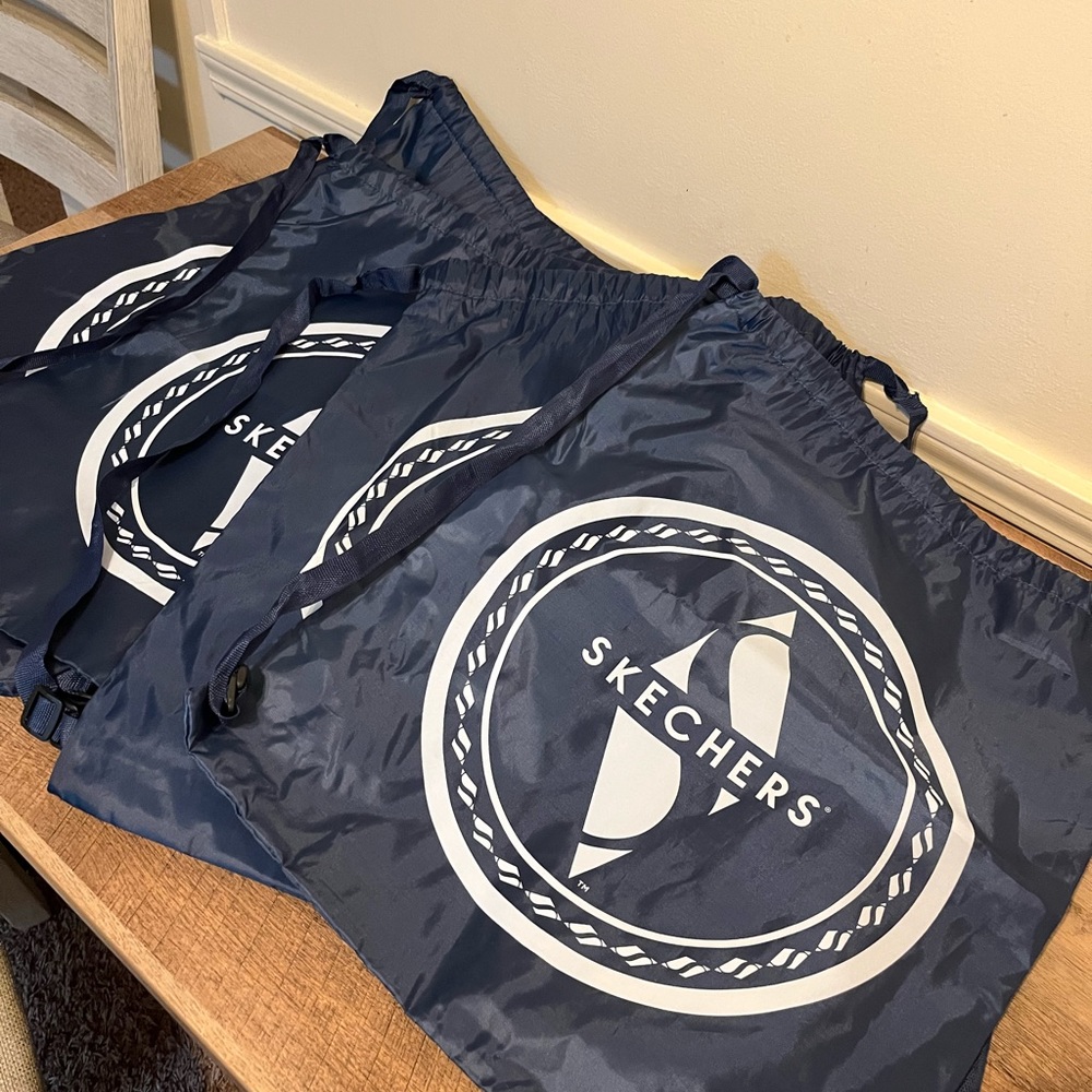 8 new Skechers Bags